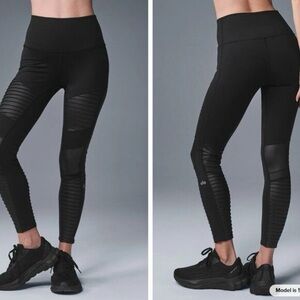 Alo Yoga High-Waisted 7/8 Moto Leggings in Black Size Small